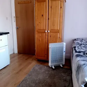 https://cabra-park-modern-stay.dublin-hotelsweb.com